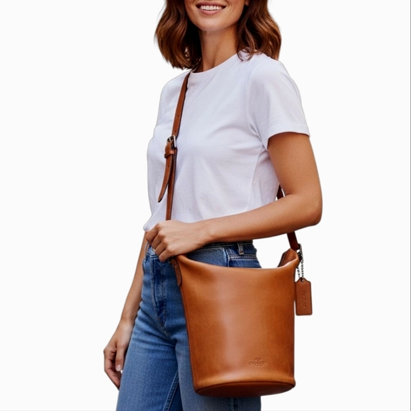 Coach Handbags - Coach Large Saddle Leather Duffle Shoulder Bag Great Condition No. 32282